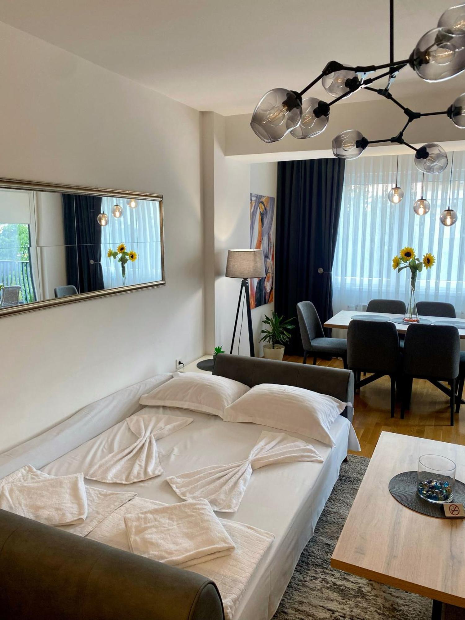 Aj Luxe Residence Skopje Bagian luar foto